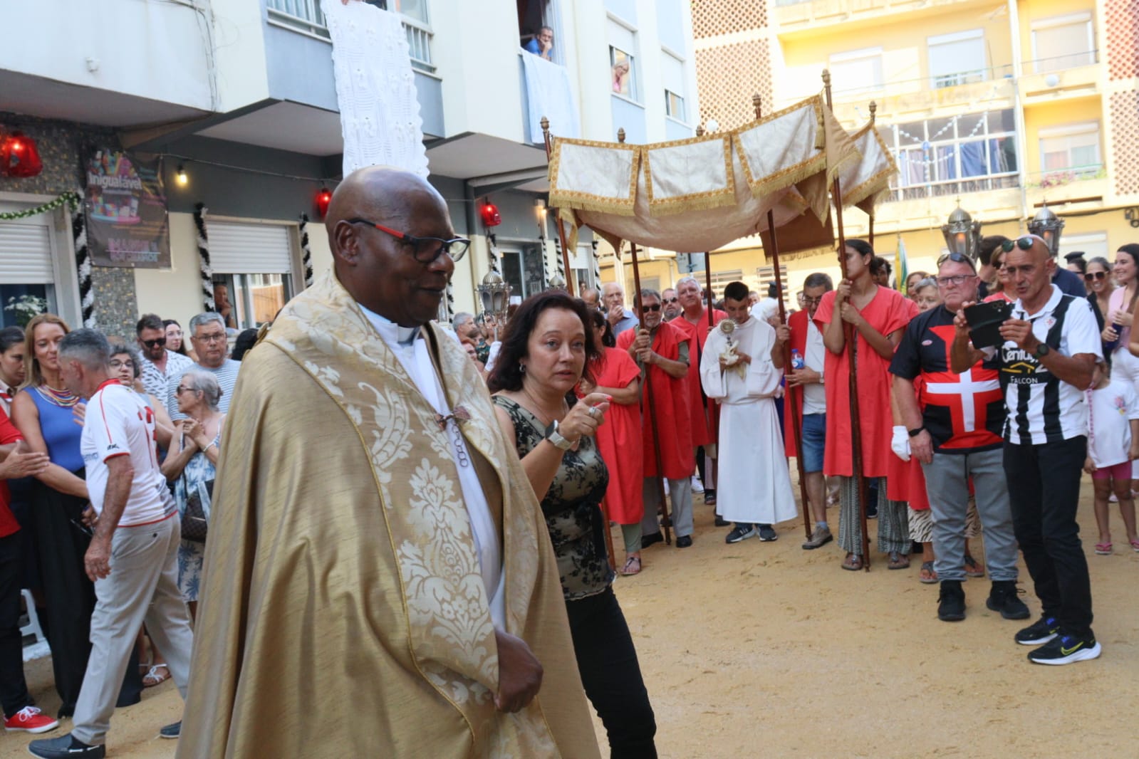 PADRES IMIGRANTES CADA VEZ MAIS PRESENTES NAS IGREJAS PORTUGUESAS