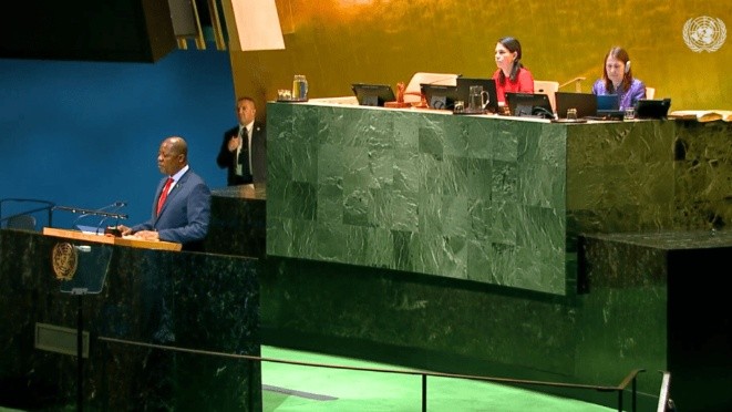 No que respeita à organização da ONU, o primeiro ministro a presentou a posição do pais na defesa de “uma organização das Nações Unidas revitalizada, mais ágil e mais representativa da diversidade do mundo atual” e declarou expressamente o apoio de santomense a uma reforma do Conselho de Segurança “que inclua pelo menos um assento permanente para o continente africano”. 